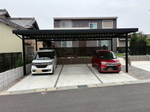 既存のアプローチをそのまま活かす！　３台用カーポート