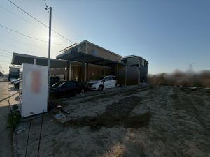 「これ本当にカーポート？！」倉庫付きで暮らしが変わる！縦長敷地を活かした２台用カーポート