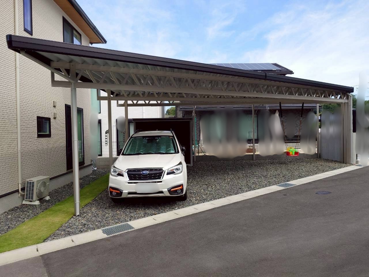 変形地でも諦めない！自由設計で叶える3台用カーポート