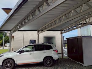 変形地でも諦めない！自由設計で叶える3台用カーポート