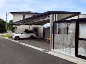 変形地でも諦めない！自由設計で叶える3台用カーポート