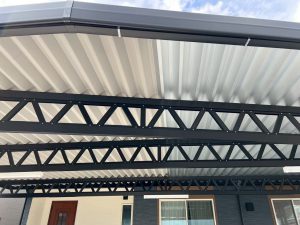 変形地・角地でも理想を実現！デザインと実用性を両立した3台用カーポート
