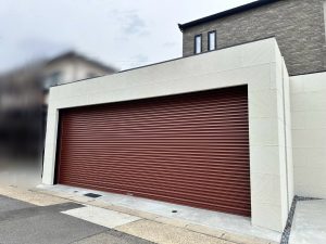 自由設計はカーポートだけじゃない！こだわりの2台用シャッターゲート施工事例