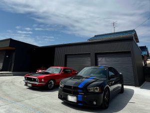 アメ車の圧にも負けない！完全無欠の2台用ガレージ
