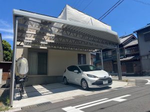 バルコニーカーポート施工例｜ホワイトカラーで魅力的な空間活用アイデア