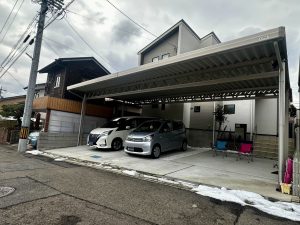 高級感あふれるステンカラーの4台用オーダーメイド折板カーポート