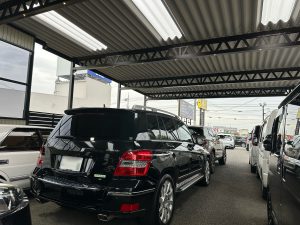 ディーラー品質の安心感。車屋さんの展示車・お客様の愛車を守る、大型ハイルーフ対応カーポート