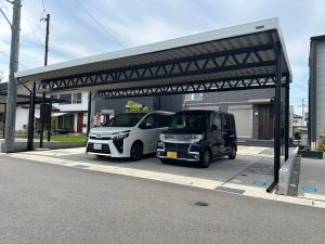 圧巻の存在感！4台用ワイドカーポートで叶える美しい統一感と機能性