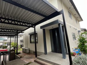 キャンピングカーもこの通り！　3台用カーポート