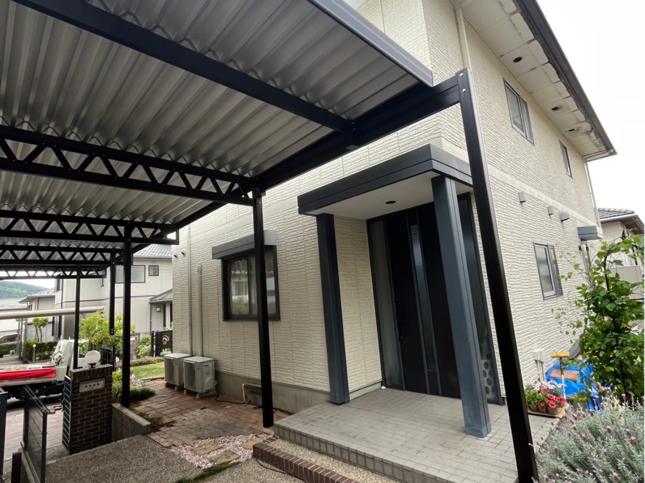 キャンピングカーもこの通り！　3台用カーポート