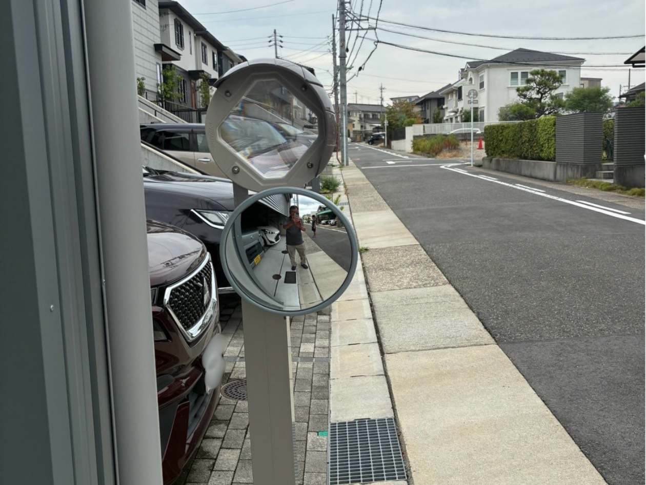 敷地の形に合わせます！完全オーダー電動シャッター付きガレージ
