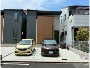 玄関前は明るいままで！2台用カーポート