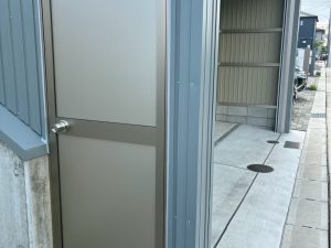 敷地の形に合わせます！完全オーダー電動シャッター付きガレージ