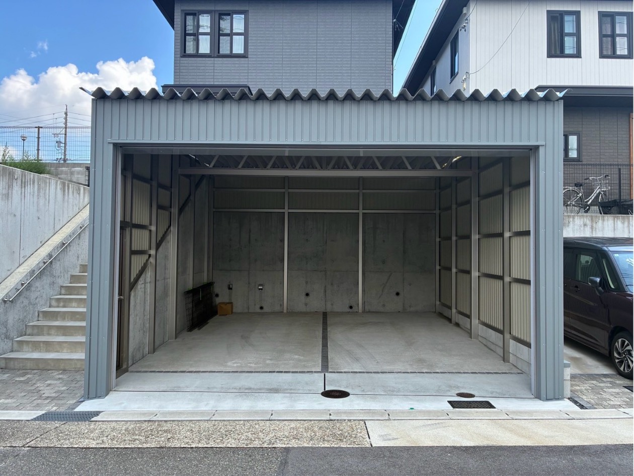 敷地の形に合わせます！完全オーダー電動シャッター付きガレージ