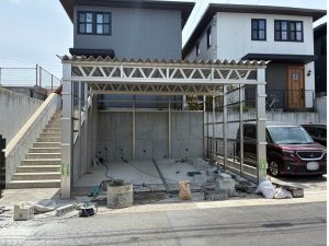 敷地の形に合わせます！完全オーダー電動シャッター付きガレージ
